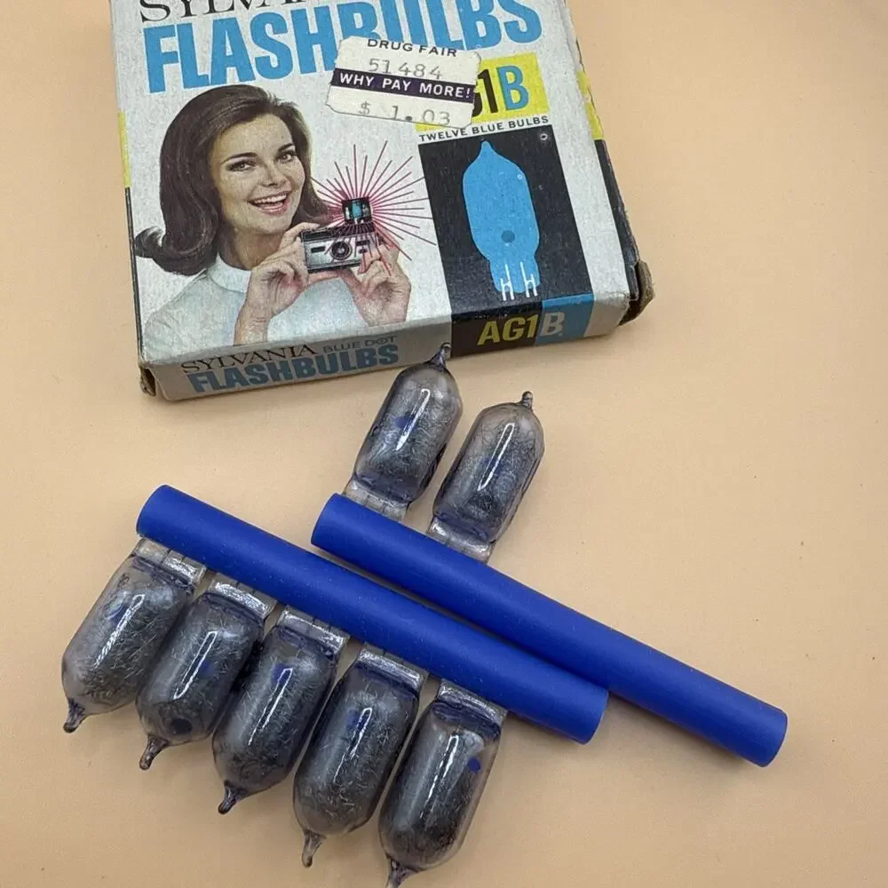 Rare Find Vintage Sylvania AG1B Flashbulbs Set Of 7 (e)